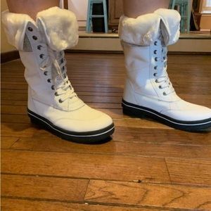 White snow boots excellent condition